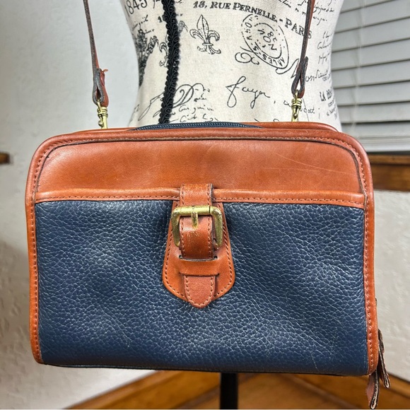 Vintage 90’s Liz Claiborne Pebbled Leather Zip Around Crossbody - Picture 1 of 16